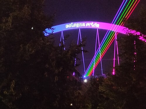 Laser mit Regenbogen nah